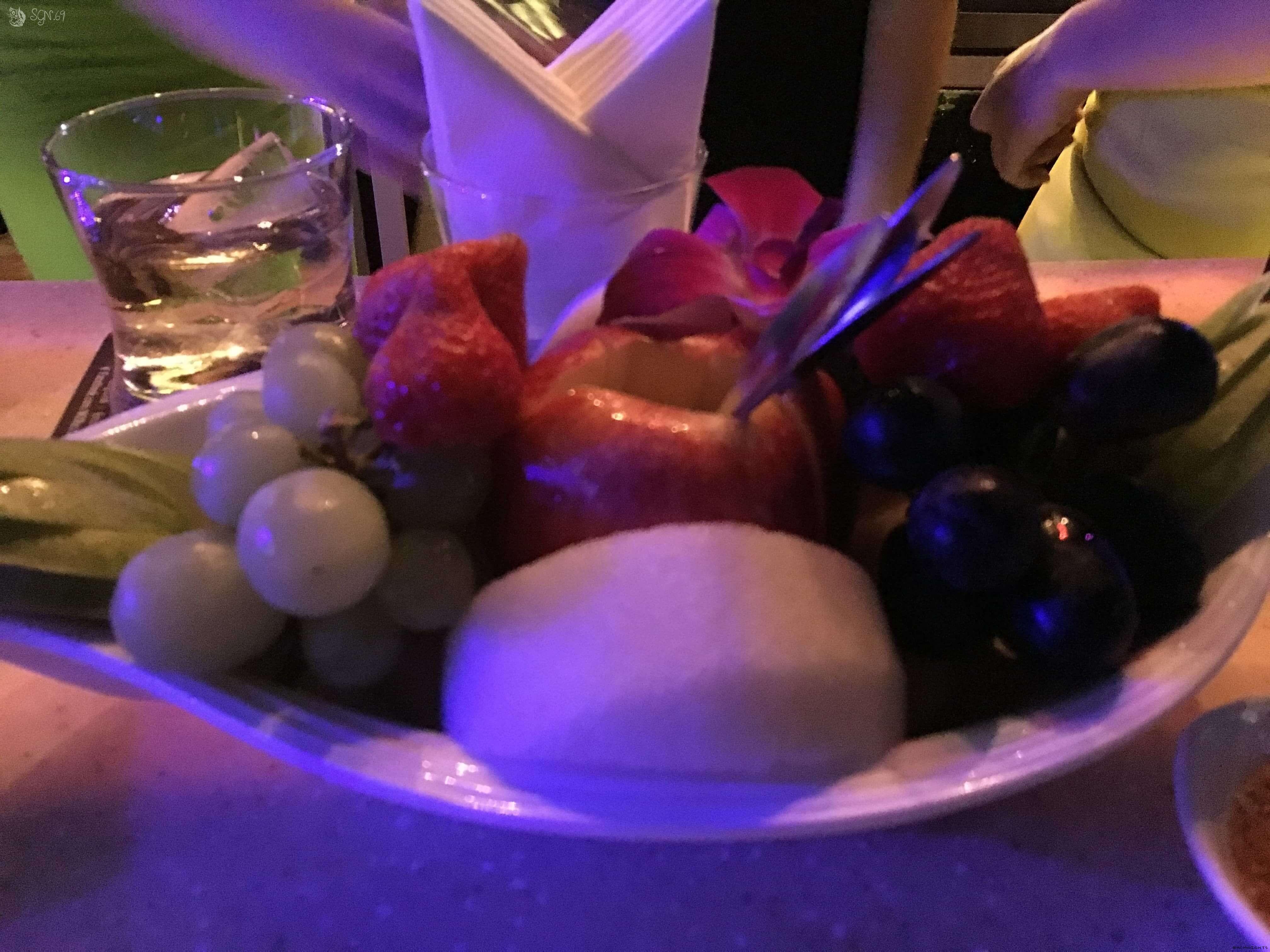 フルーツ盛り 約3,500円