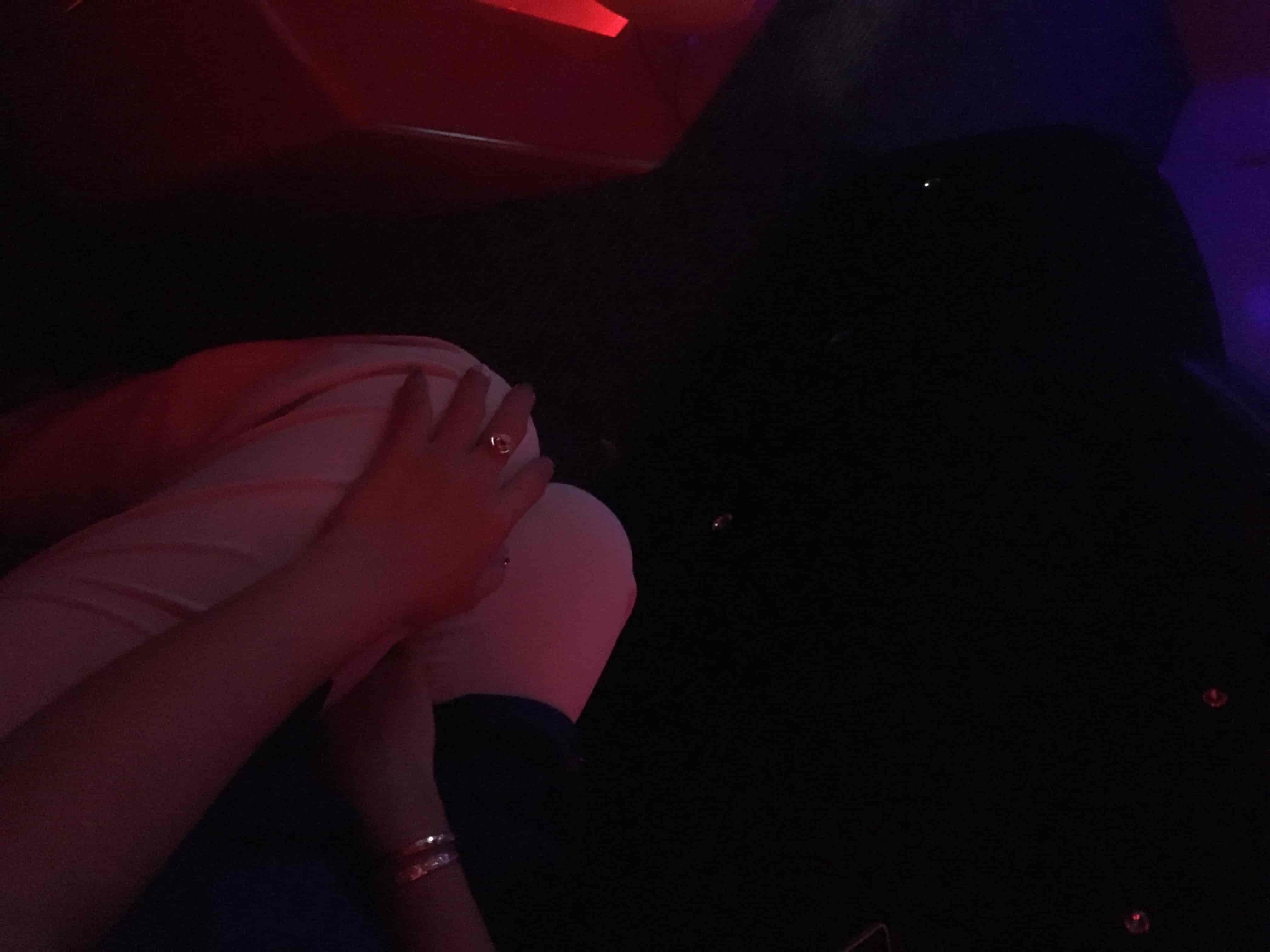 HONEY（旧CUTE）の個室でカラオケを楽しむ