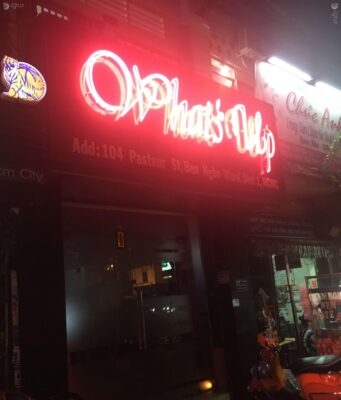 what’s up bar – in パスター(Pasteur)通りのガールズバー What's up bar