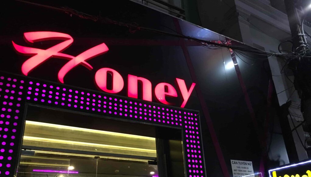 ホーチミンのカラオケ店・Honey