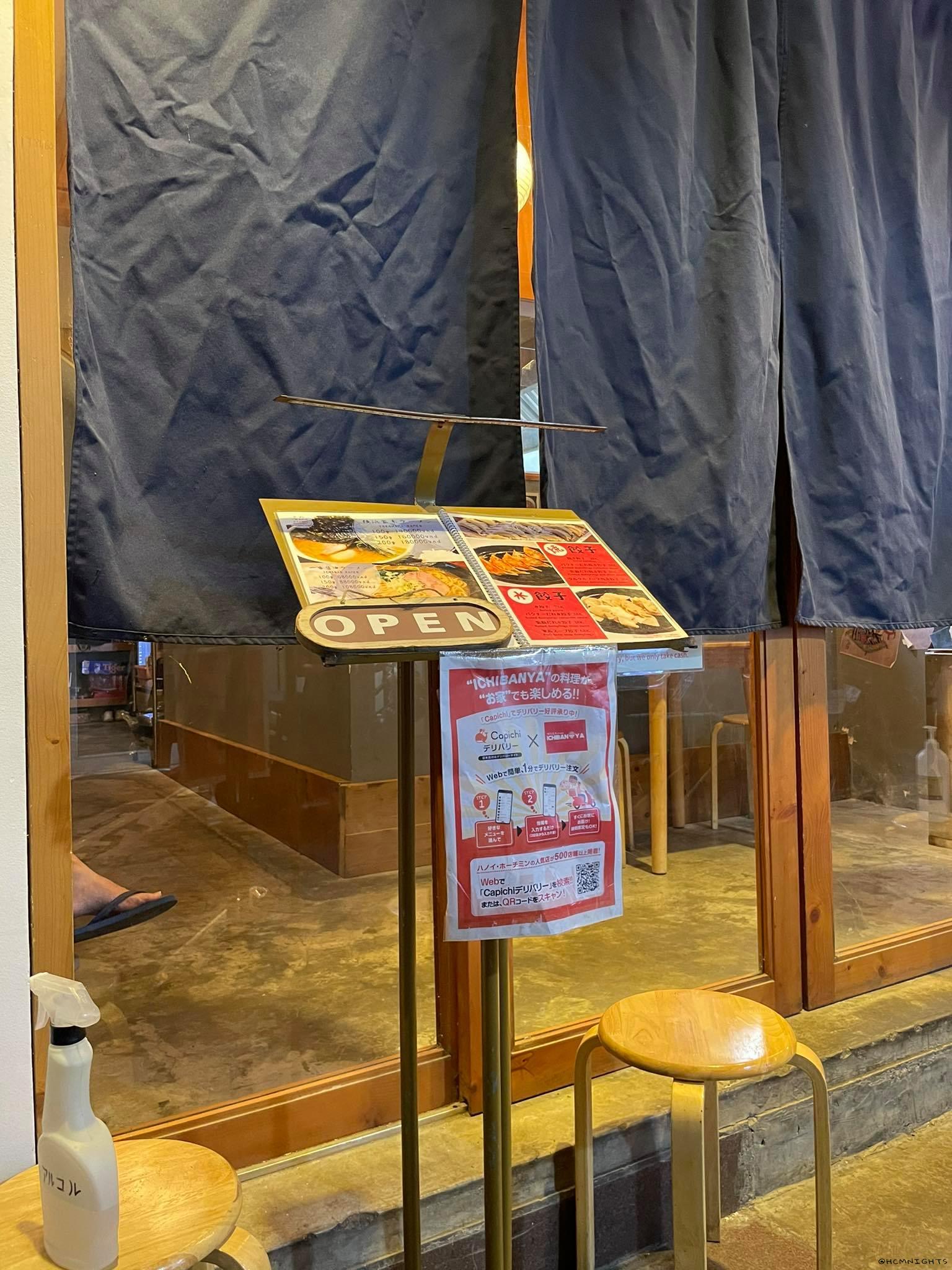 Thái Văn Lung通りの夜の風景(2021年10月撮影)